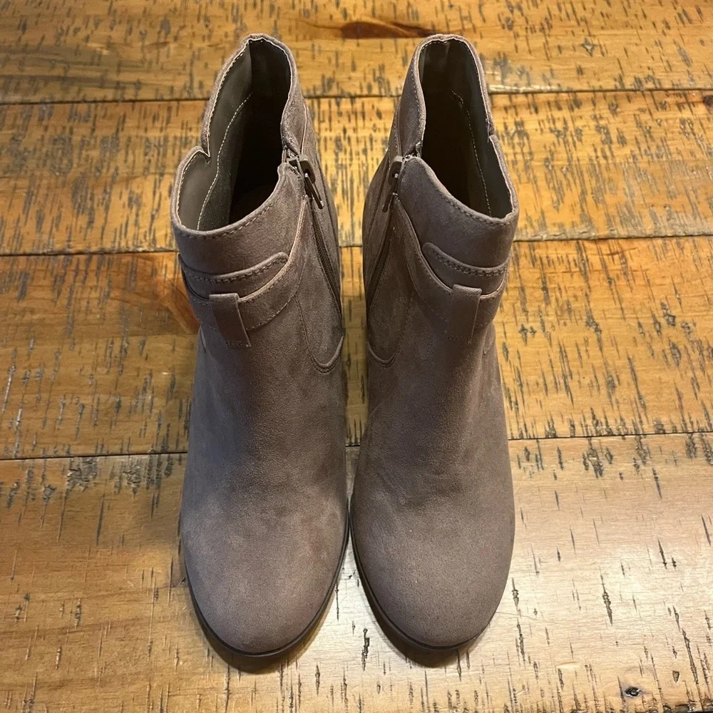 Market &‎ Spruce Serah Wedge Heel Bootie Suede in Taupe Women's size 8.5 NWOT - Picture 4 of 5